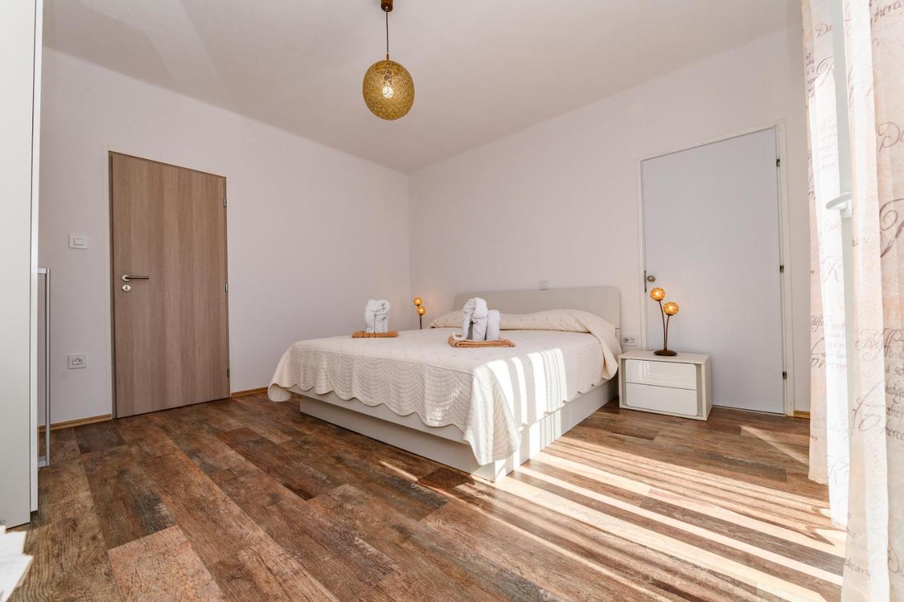 Apartman Paradiso Martinscica  Ngoại thất bức ảnh